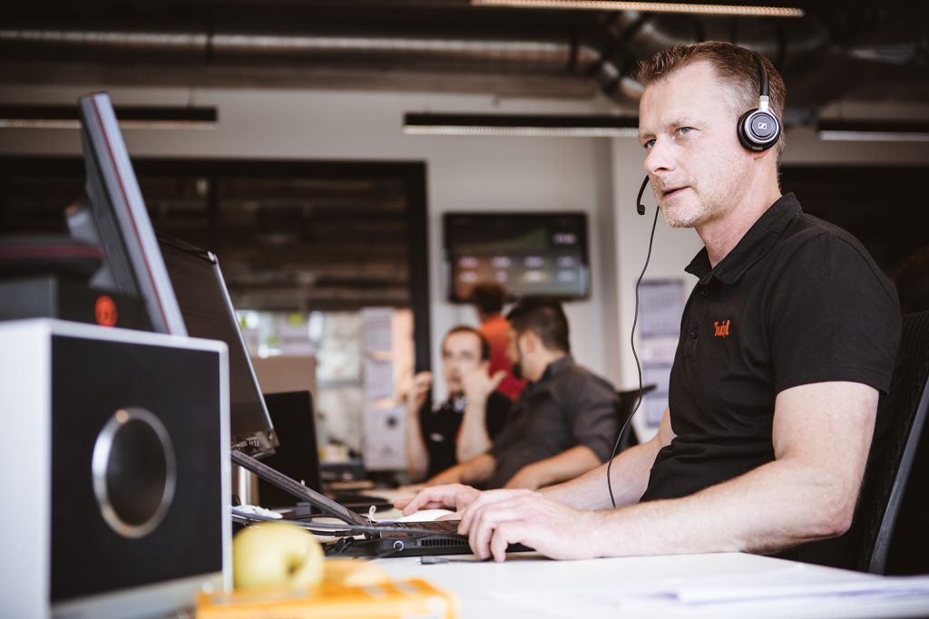 Teufel customer service professional