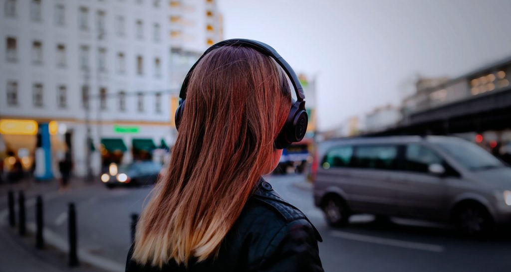noise cancelling room speaker
