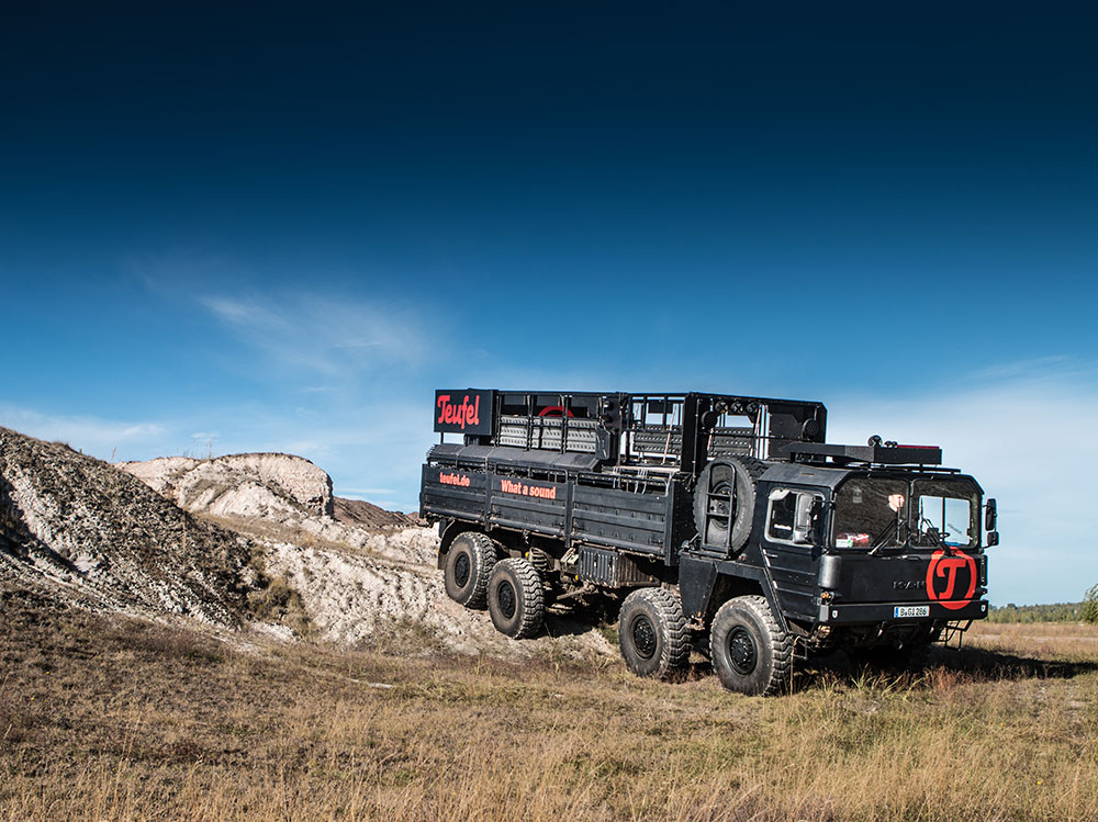 Teufel's Thundertruck navigates some difficult terrain.