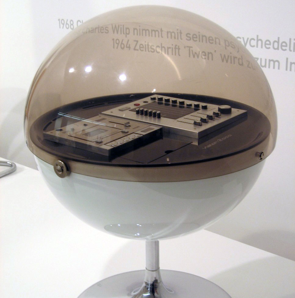 Round Stereo system Vision 2000 from 1971 with plastic casing