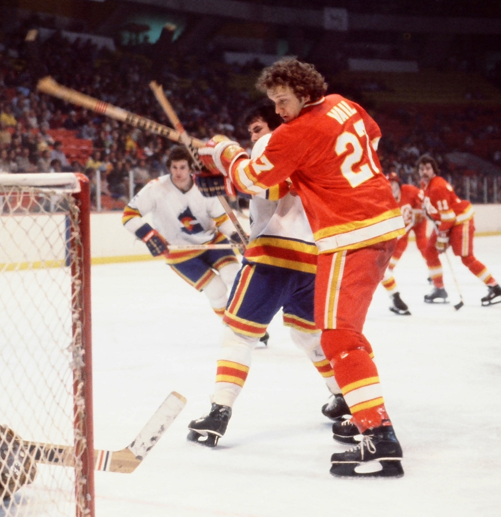 Eric Vail playing for the Atlanta Flames during a game against the Colorado Rockies, circa 1978. 